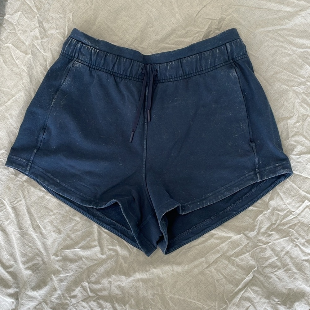 🍋 gently used lululemon inner glow shorts🍋 - Picture 2 of 7